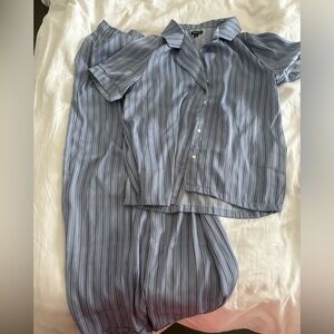 ⭐️FLASH SALE - 2 items for $15 ⭐️ Gap PJ set
